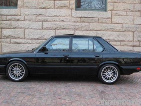 BMW Поколение
 M5 (E28) 535 i (185 Hp) Технические характеристики
