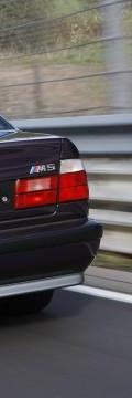 BMW Поколение
 M5 (E34) 3.8 (340 Hp) Технические характеристики
