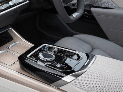 BMW Поколение
 i7  Технические характеристики
